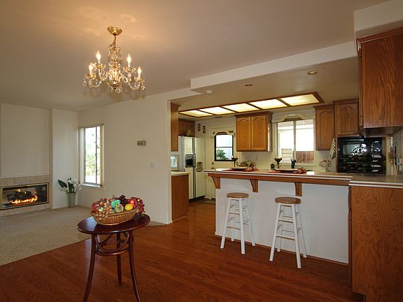 Dining & kitchen area