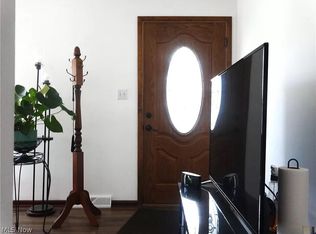 14393 Rochelle Dr, Maple Heights, OH 44137