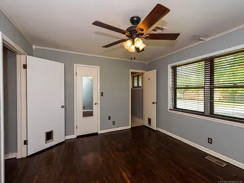 10208 E 7th St — Photo 36