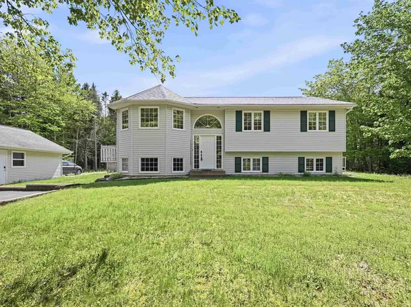 219 Monarch Dr, Beaver Bank, NS B4E 3J1