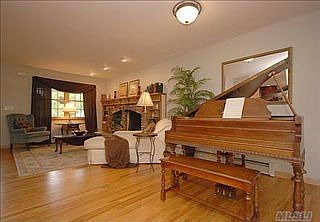2nd image of 87 Hollins Ln
