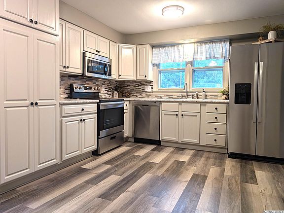 5th image of 685 9th St SE