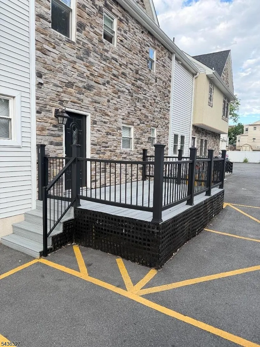 2 bed, 1.0 bath, $2,700 — Photo 2