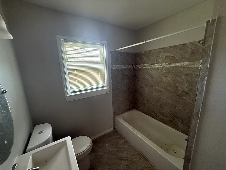 402 Blakeley Dr — Photo 8