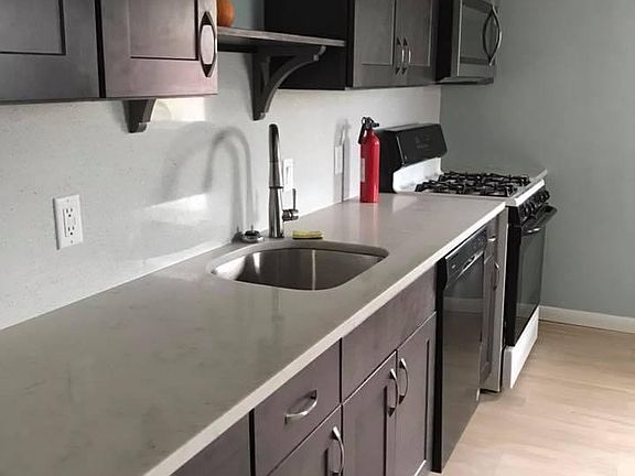Kitchen. Quartz countertop and backsplash. *pics are from 2017*