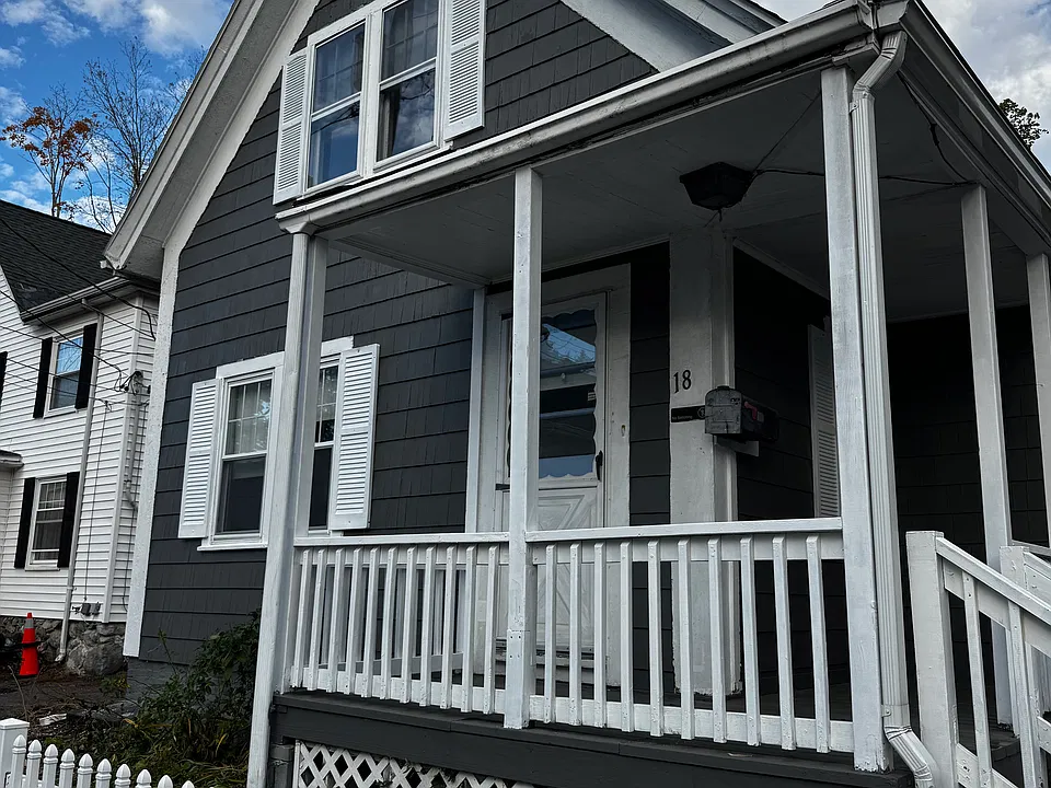18 Plain St