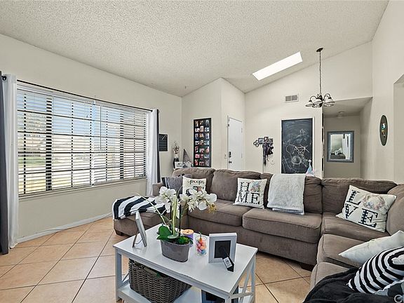 4th image of 15118 Jacquetta Ave
