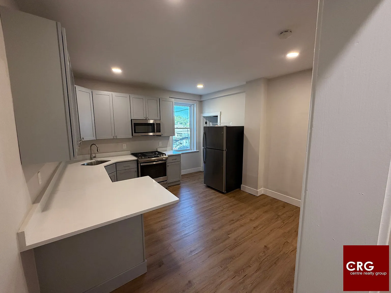 3 bed, 1.0 bath, $2,500 — Photo 3