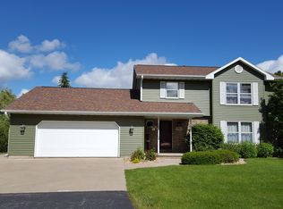 1010 Wylde Oak Dr, Oshkosh, WI 54904