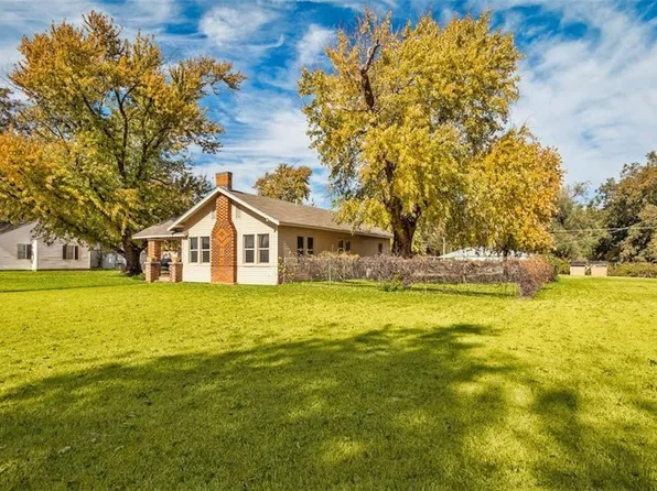 1323 W 2nd St, Elk City, OK 73644