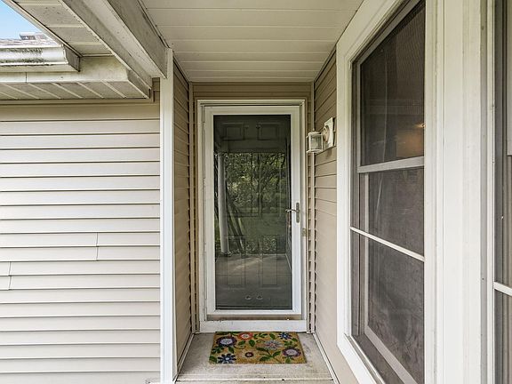 4th image of 3749 Baybridge Ln