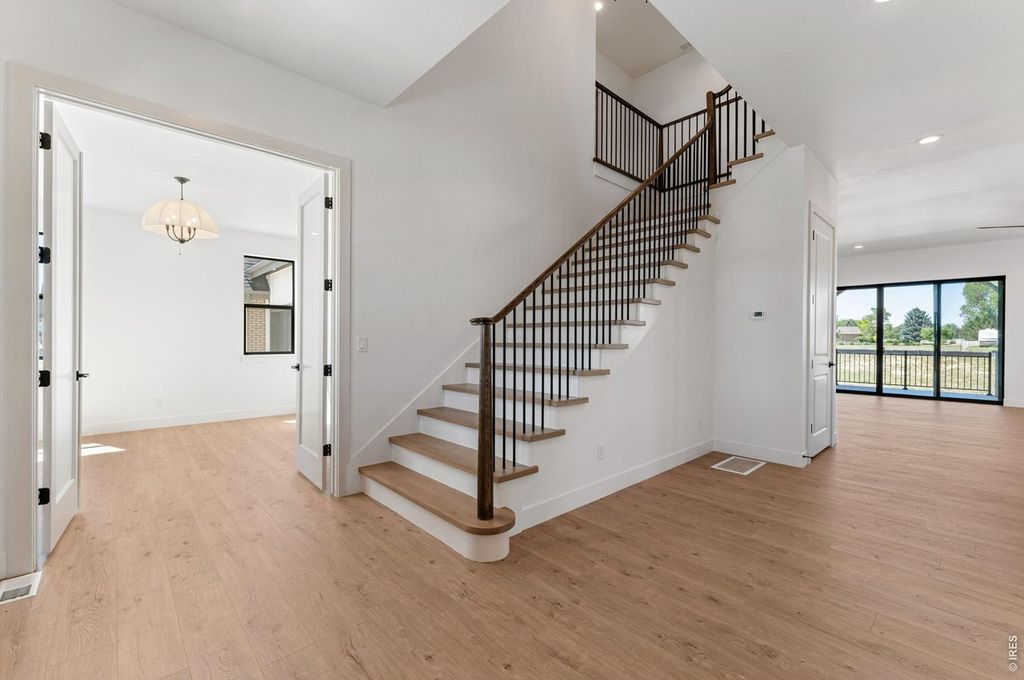 832 Clydesdale Dr
