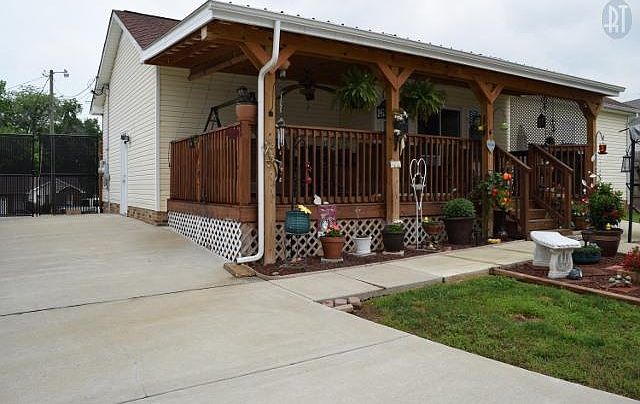 2nd image of 302 Eggars Ct