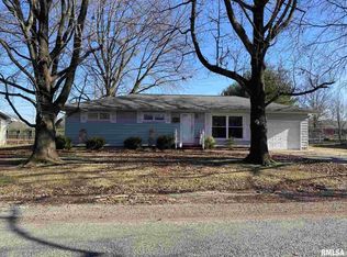6 Bel Air Dr, Centralia, IL 62801