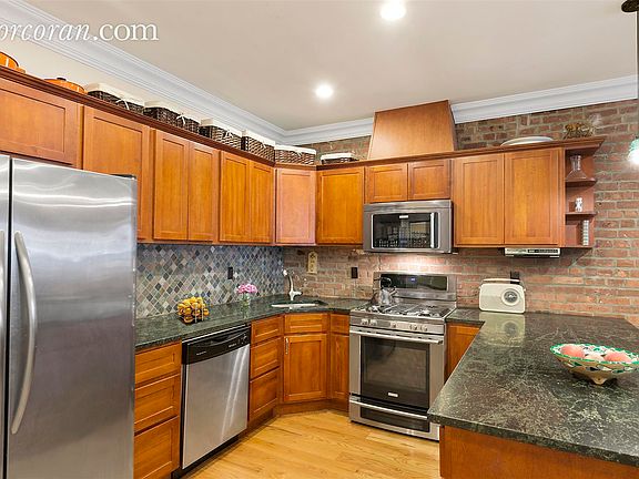 5th image of 150 Nelson St APT 1