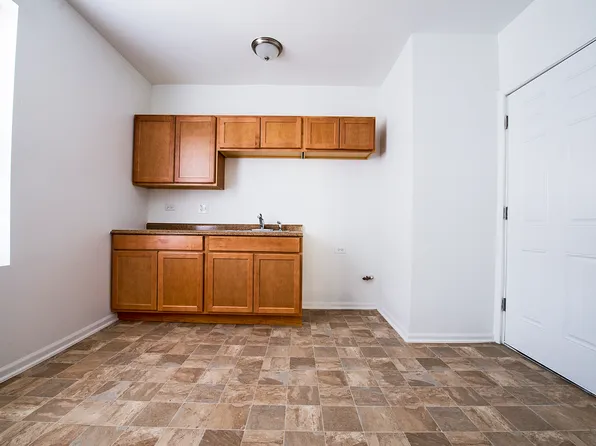 6715 S Dorchester Chicago, IL 60637