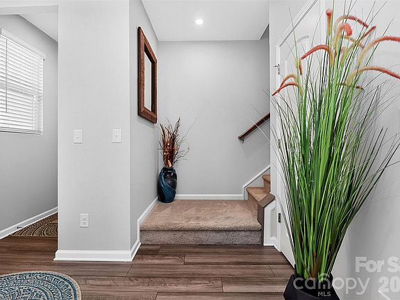 5th image of 13327 Savaine St
