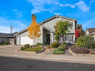 8905 Castle Park Dr, Elk Grove, CA 95624