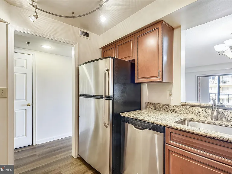 610 N West St #305 — Photo 4