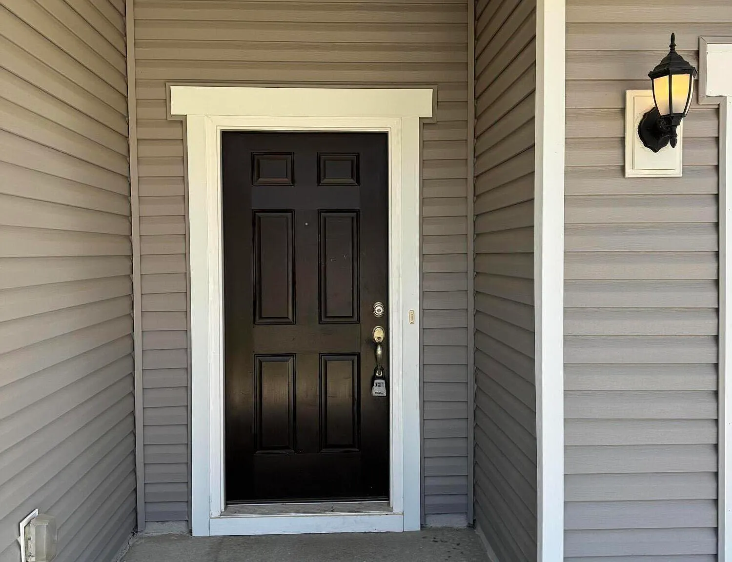 4 bed, 3.0 bath, 2357 sqft, $2,290 — Photo 3