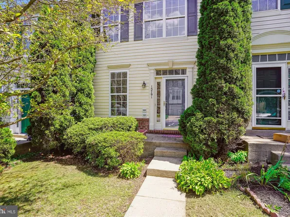 15791 Barcelona Ct, Woodbridge, VA 22191
