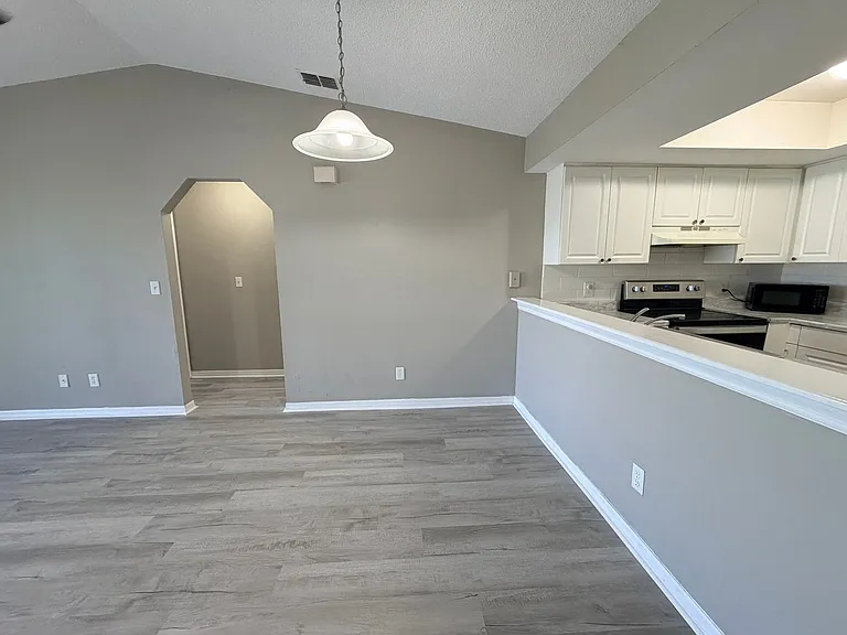 823 Gleason Pkwy — Photo 11