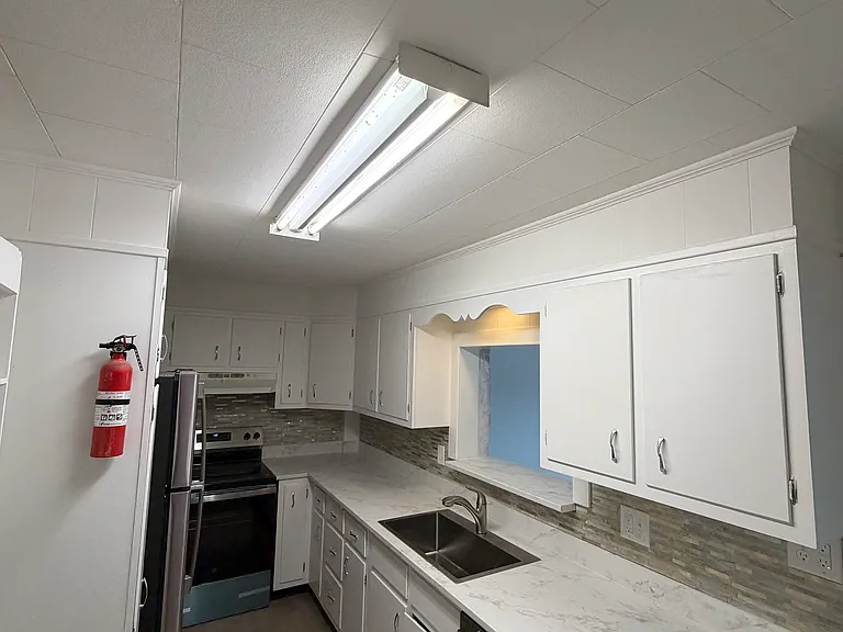 549 E Vine St #6 — Photo 8