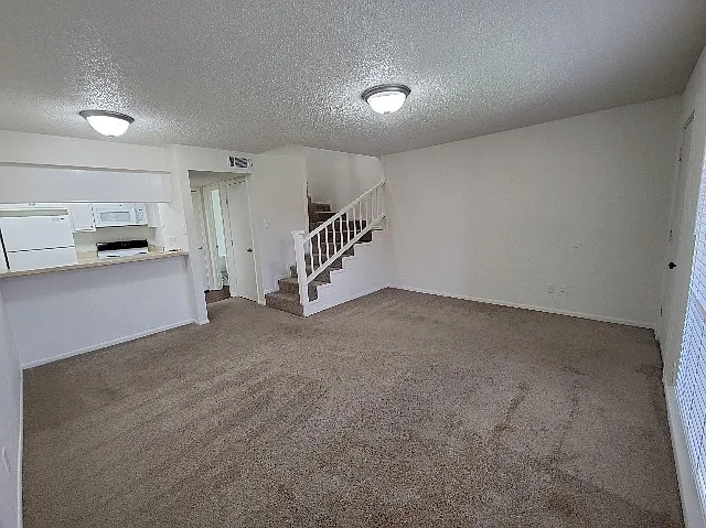 A Private Apt & Townhouse Community — Photo 46
