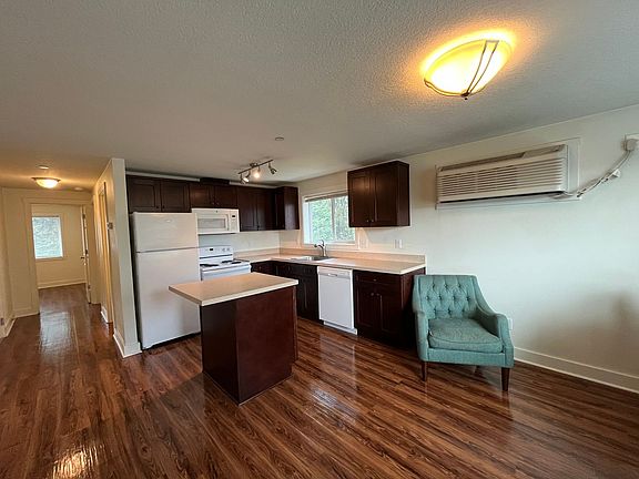 5th image of 8207-8215 N Montana Ave #D