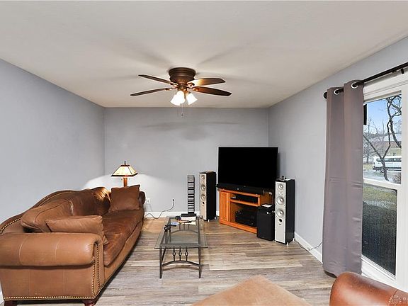 4th image of 1255 Black Oak Dr