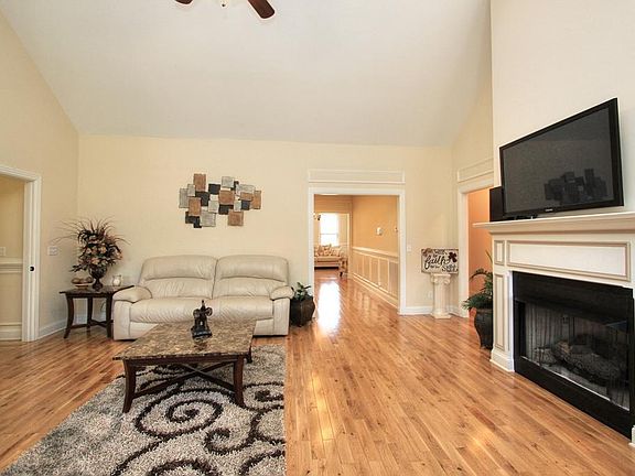 5th image of 265 Canary Cir #239