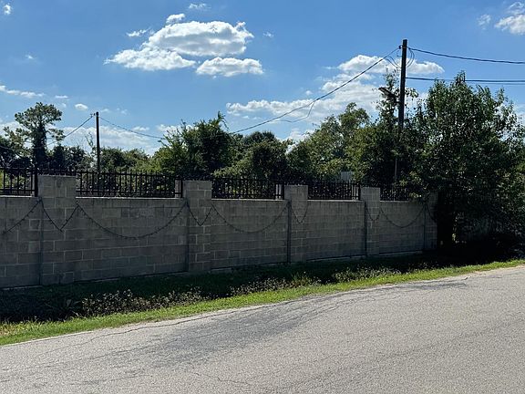 3rd image of 10123 Windsor Ln