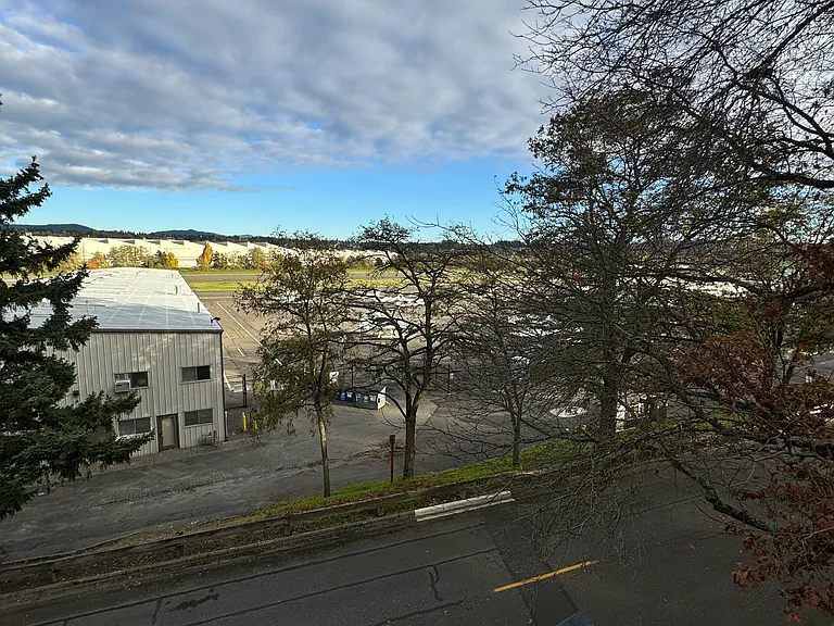 Bryn Mawr Plaza Apartments — Photo 42