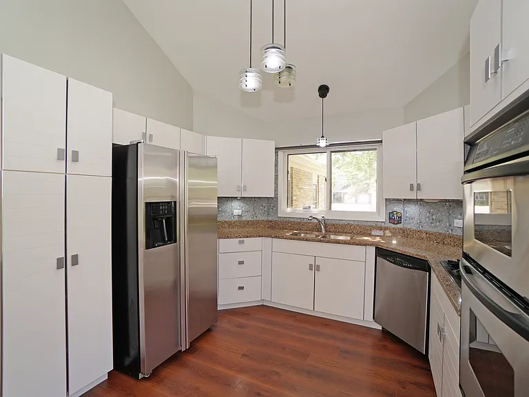 229 Willow Pkwy — Photo 8