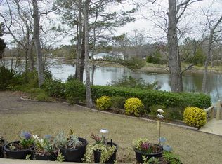 302 Lakeview Dr, Hampstead, NC 28443