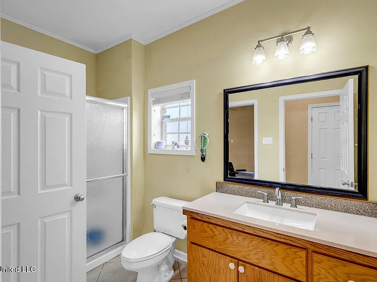 172 Hoxie St — Photo 23