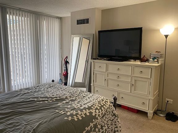5th image of 200 N Dearborn St Unit 1105