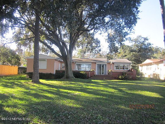 5th image of 319 E BROOKS