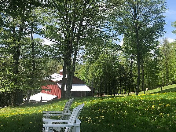 View of Barn from back pourc