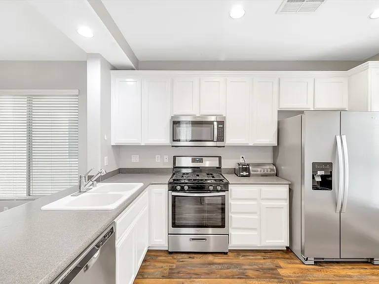 1542 Evening Spirit Ave — Photo 18