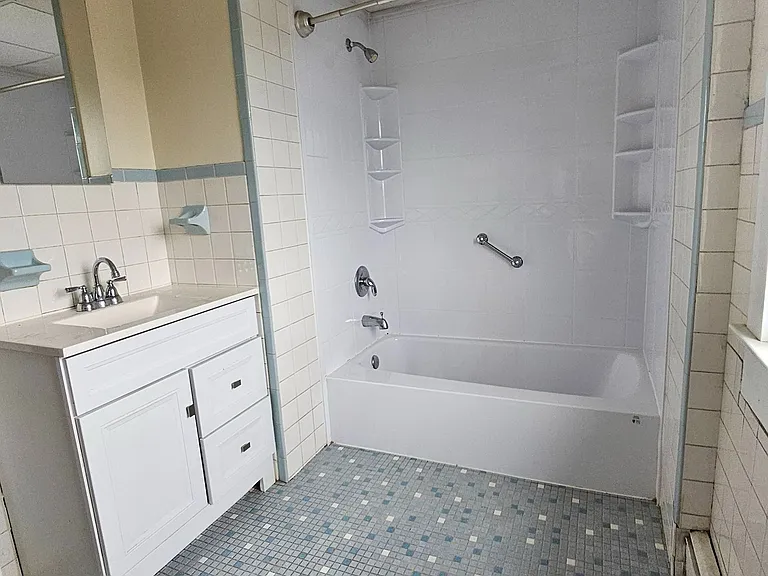 158 Hudson Ave — Photo 3