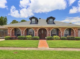 9751 Andover Dr, New Orleans, LA 70127