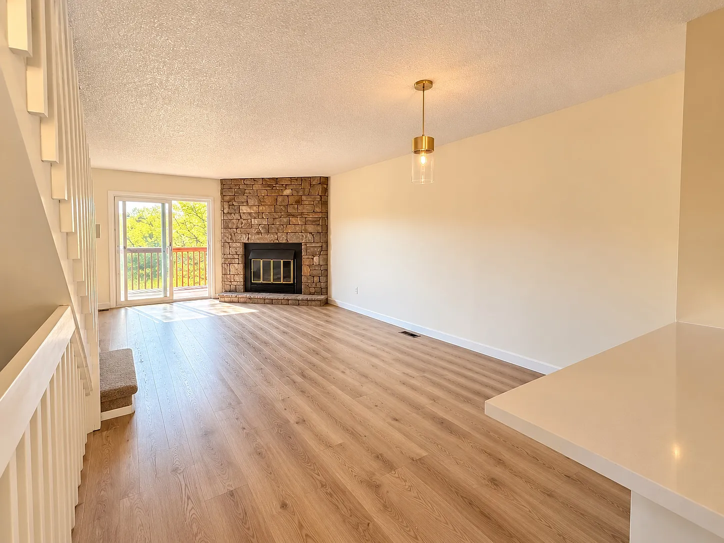 3 bed, 1595 sqft, $2,700 — Photo 4