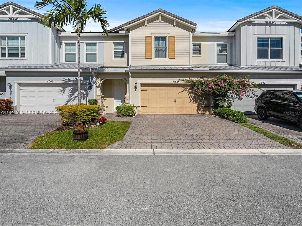 3 bed, 2.5 bath, 1768 sqft, $4,300 — Photo 3