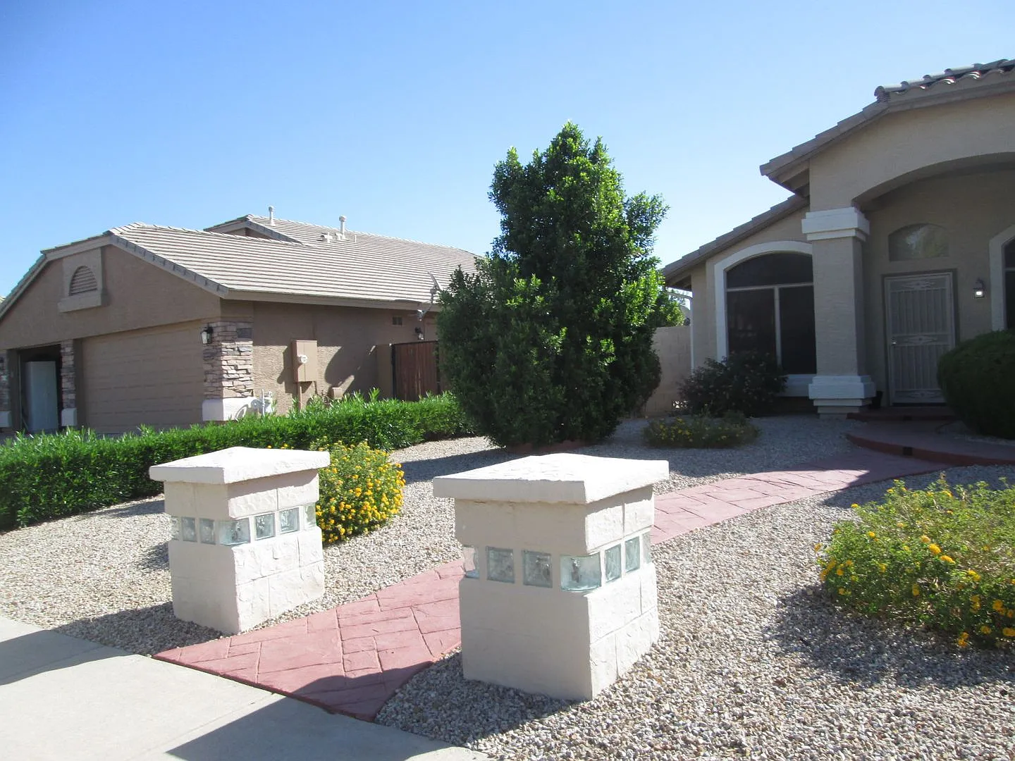 Beautiful 3-bedroom, 2-bath, 3-car garage — Photo 2