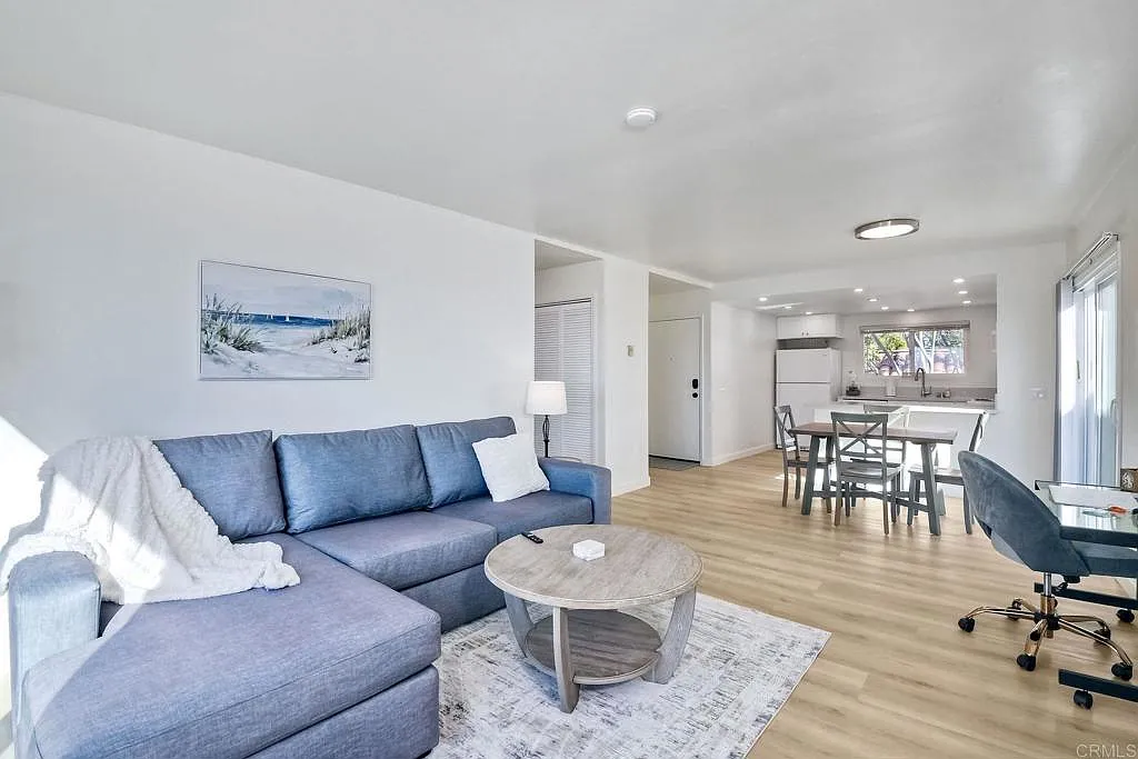2 bed, 959 sqft, $4,300 — Photo 1