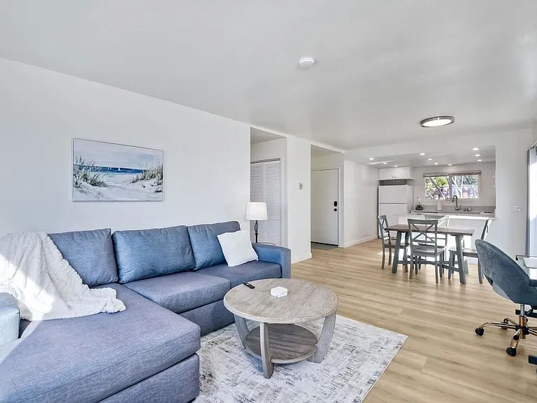 6675 Paseo Del Norte #B — Photo 1