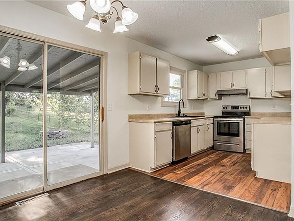 5th image of 5137 N Palmer Ave