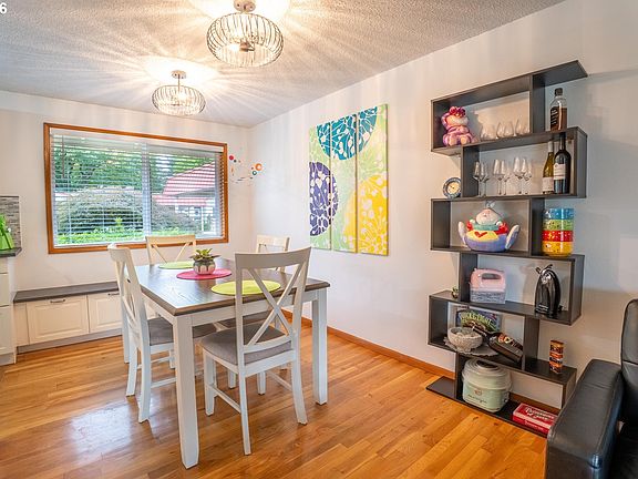 4th image of 2112 SE 148th Pl