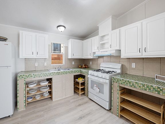 5th image of 123 Westcourt Pl NW